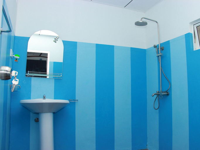Bathroom 4, Sooriya Sewana Guest House, Weligama
