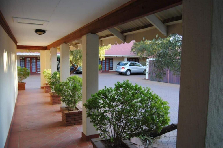 Public Area 2, Oakwood Lodge, Mangaung