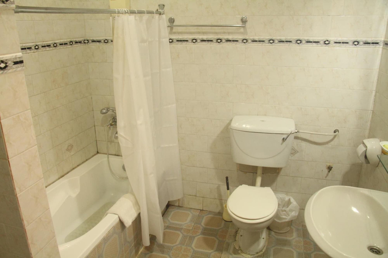 Bathroom 4, Hill View Hotel West Airport, Accra