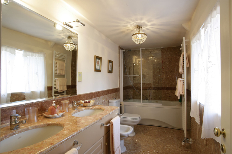 Bathroom 5, Brampton Grange, Northamptonshire