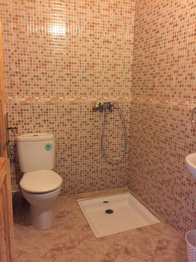 Bathroom 4, Hôtel Restaurant Tifrit, Agadir-Ida ou Tanane