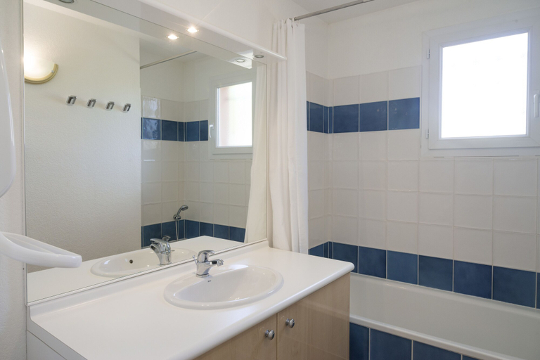 Bathroom 4, Vacancéole - Port Minervois, Aude