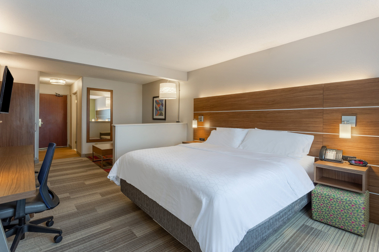 Bedroom 4, Holiday Inn Express & Suites BURLINGTON by IHG, Des Moines