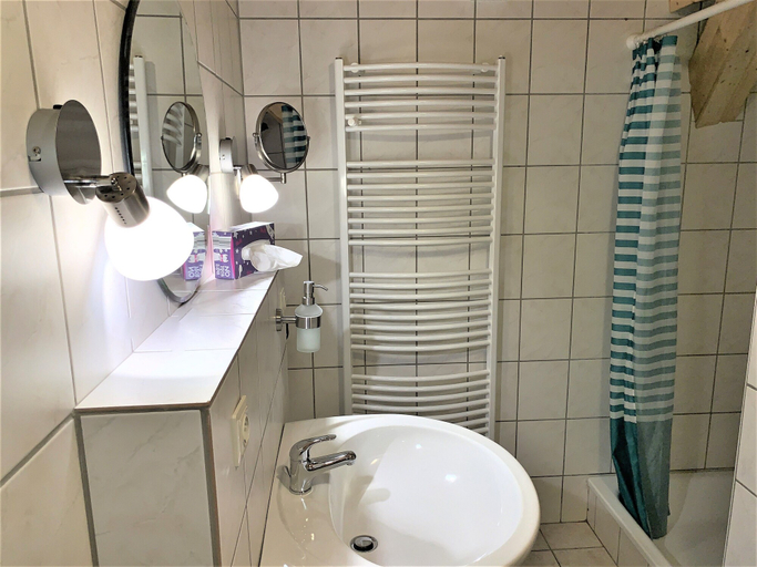 Bathroom 5, Apartment Sonnenaufgang near Airport, Steinburg
