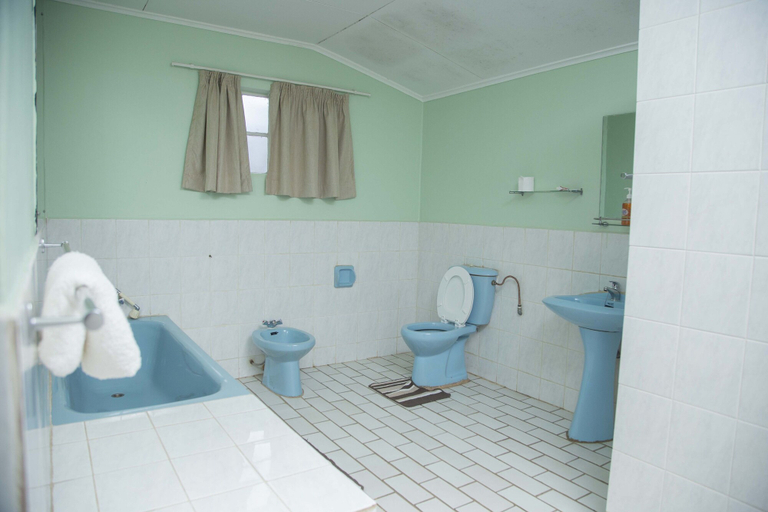 Bathroom 3, Adlib Executive Lodge, Lilongwe City