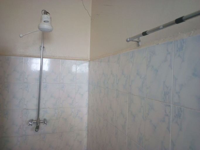 Bathroom 3, Gempark Grand Hotel, Thika Town