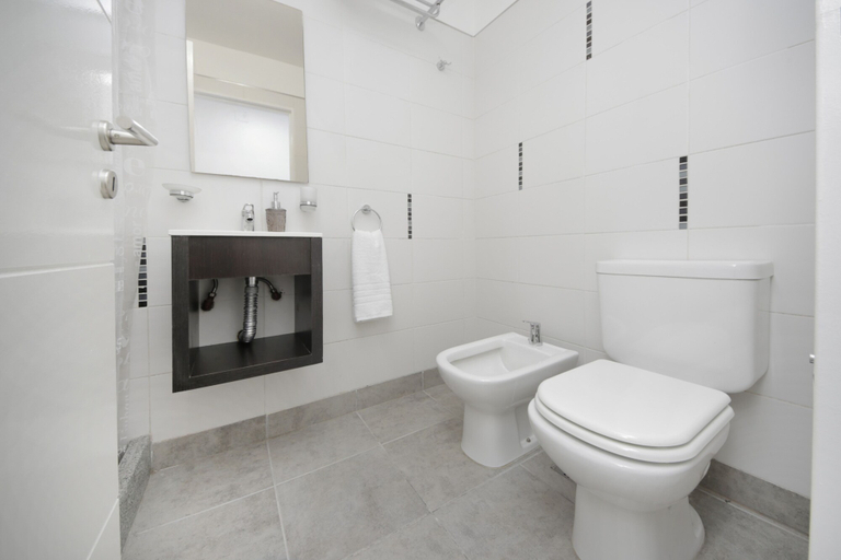Bathroom, AW6 Derqui Apartment, Capital
