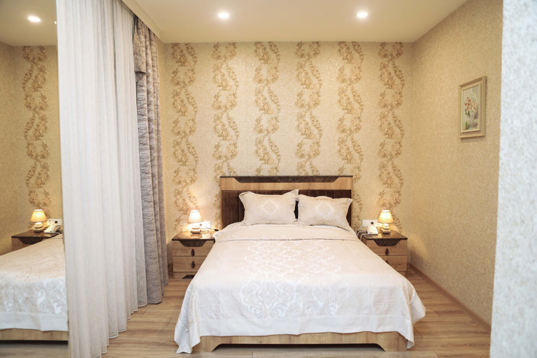 Bedroom 3, MidCity Hotel, Baku