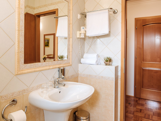 Bathroom 3, hotel reAktiv, Zrece