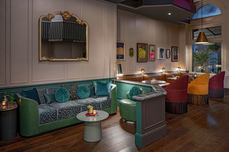 Others 5, The Pelham Hotel, Orleans