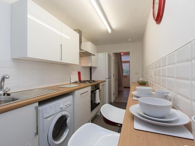 Others 5, Townhouse @166 Ruskin Rd, Cheshire East