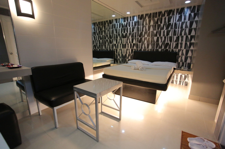 Dining Room 16