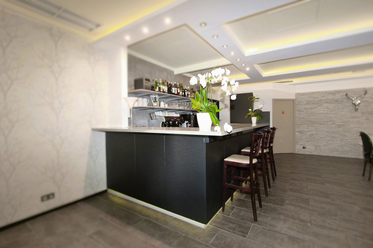 Food & Drinks 5, Hotel Napoléon, Alpes-Maritimes