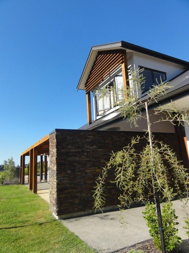 Exterior & Views 2, Pine Hill Lodge, Tasman