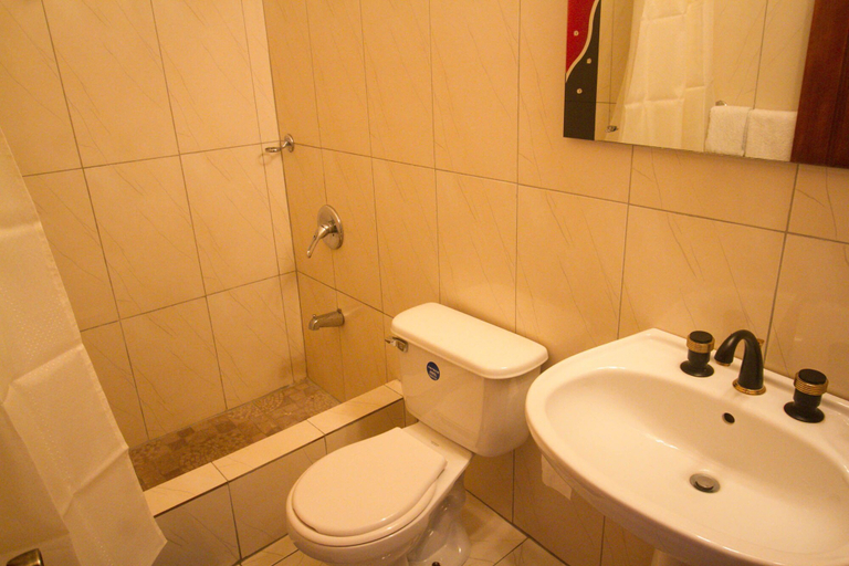 Bathroom 3, Chateau Margarite Hotel