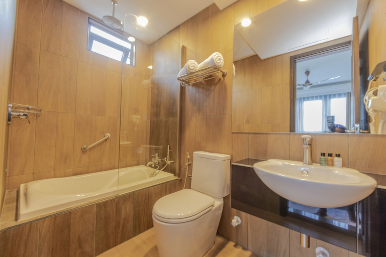Bathroom 5, Coral Grand Beach & Spa at Hulhumale, Malé