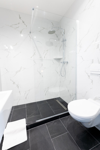 Bathroom 4, Le Petit, Bratislava I