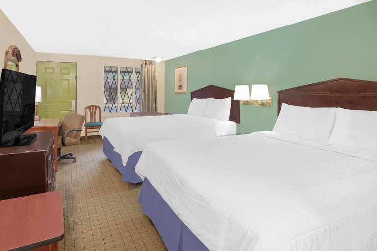 Bedroom 3, Knights Inn Battle Creek, Calhoun