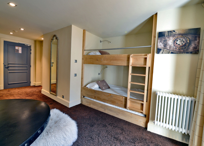 Bedroom 3, Maison de Famille Les 5 Frères, Savoie