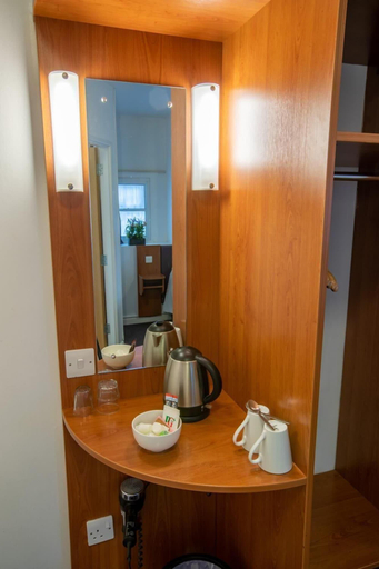 Bathroom 4, Redwings Lodge Solihull, Solihull