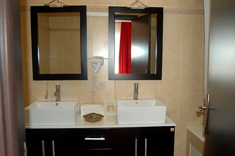 Bathroom 4, Hotel De La Corniche, Casablanca