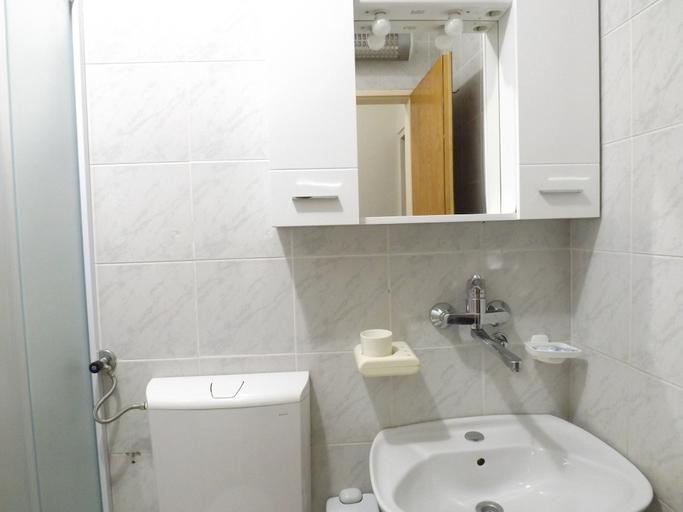 Bathroom, Three Bedroom Apartment With Garden