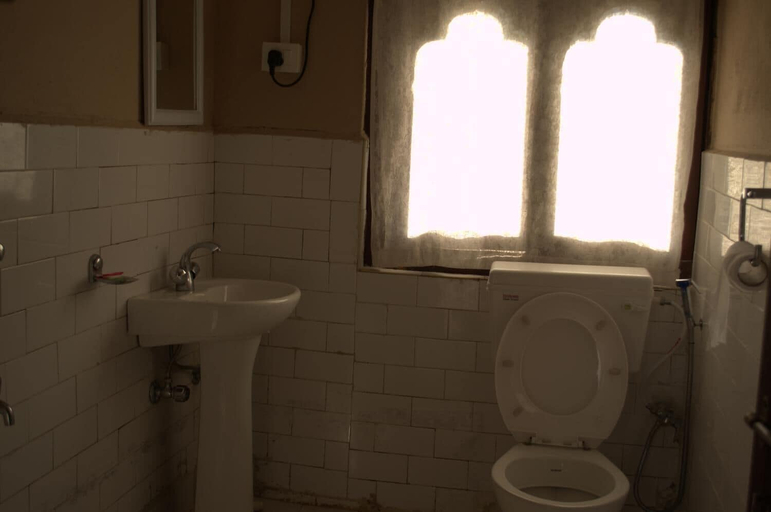 Bathroom, AMA's Village Lodge, Lamgong