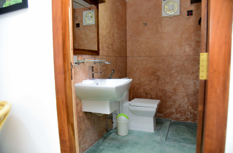 Bathroom 3, Ramsey Resort, N. Palatha Central