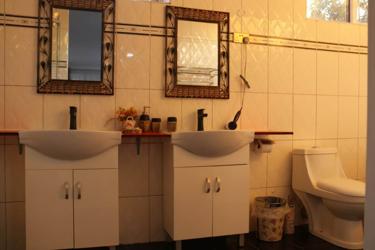 Bathroom 3, The Shoebill Nest, Jinja