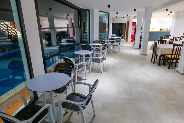 Food & Drinks 4, Hotel Emblem, Sarandës