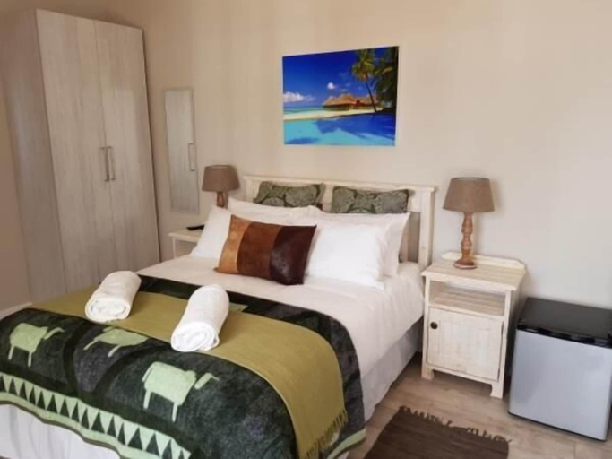 Bedroom 2, Outeniqua enRoute, Eden