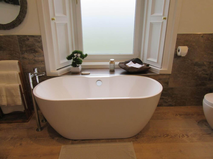 Bathroom 3, Middleton House, Perthshire and Kinross