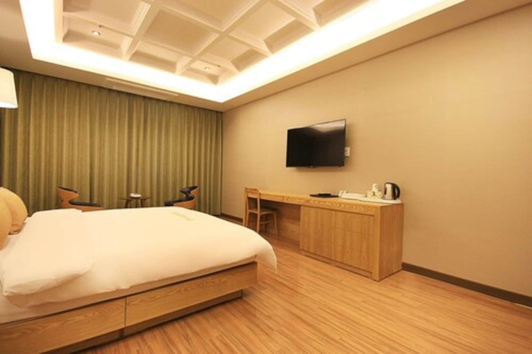 Bedroom 3, Lake45 Hotel, Naju