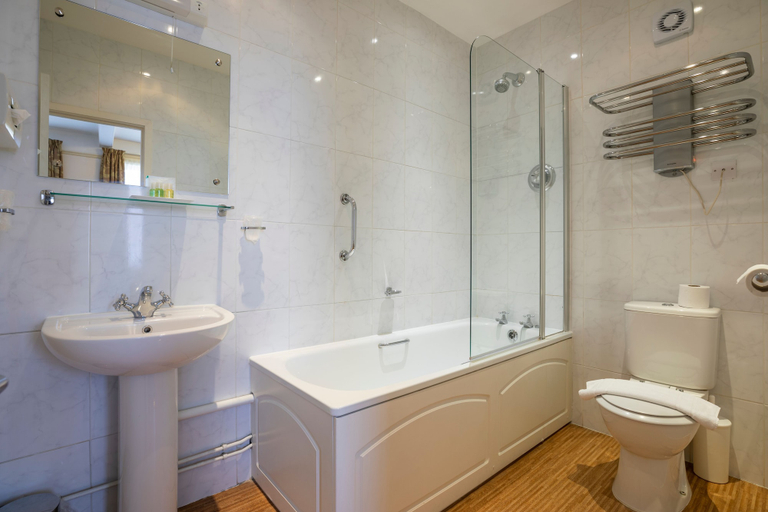 Bathroom 3, Swan Revived Hotel, Milton Keynes