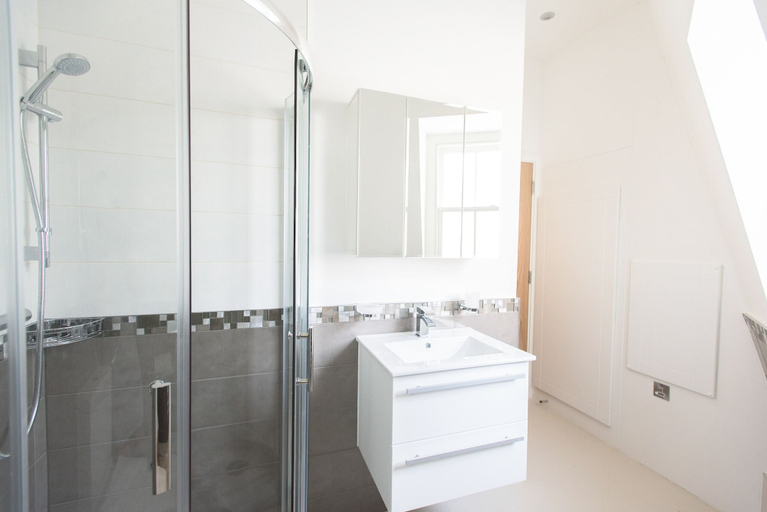 Bathroom 4, The Soho Loft - Elegant & Modern 1bdr in Soho, London