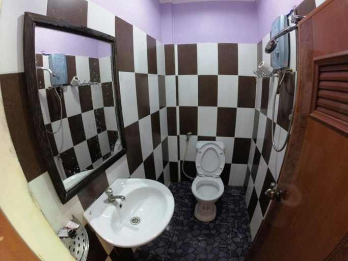 Bathroom, The River Lodge, Kampot