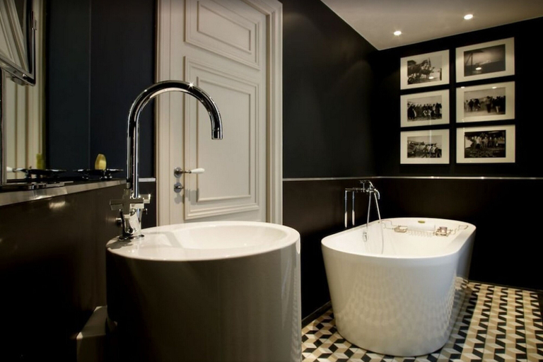 Bathroom 4, Le Grand Balcon, Haute-Garonne