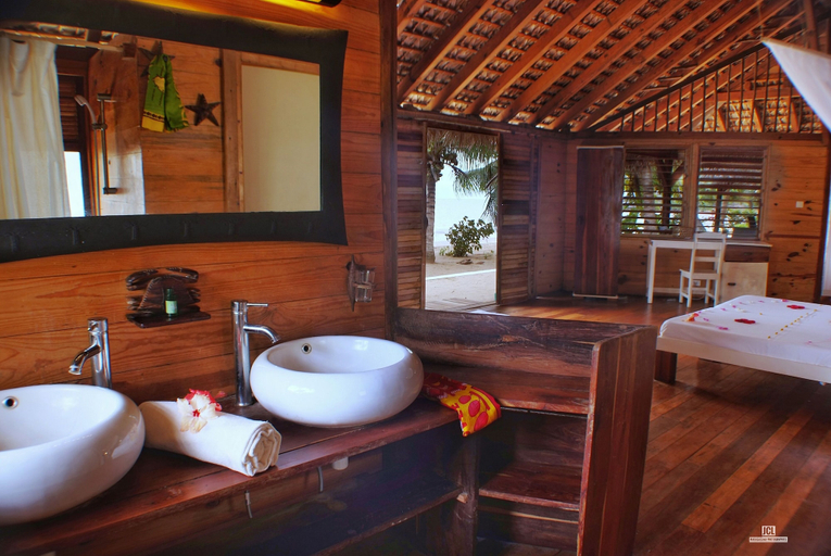 Bathroom, Anjiamarango Beach Resort, Diana
