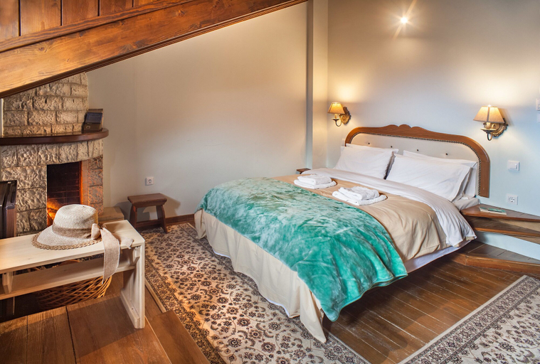 Bedroom 3, En Chora Vezitsa, Epirus