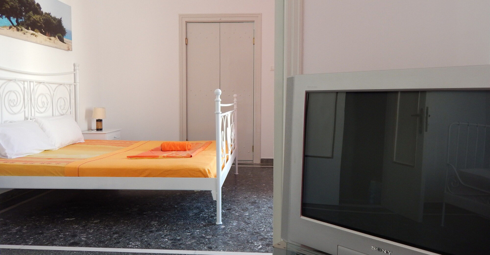 Bedroom 4, Hotel Helmos, South Aegean