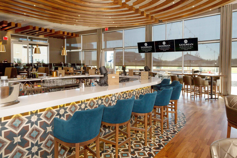 Food & Drinks 5, Sandman Signature Calgary Airport Hotel, Division No. 6