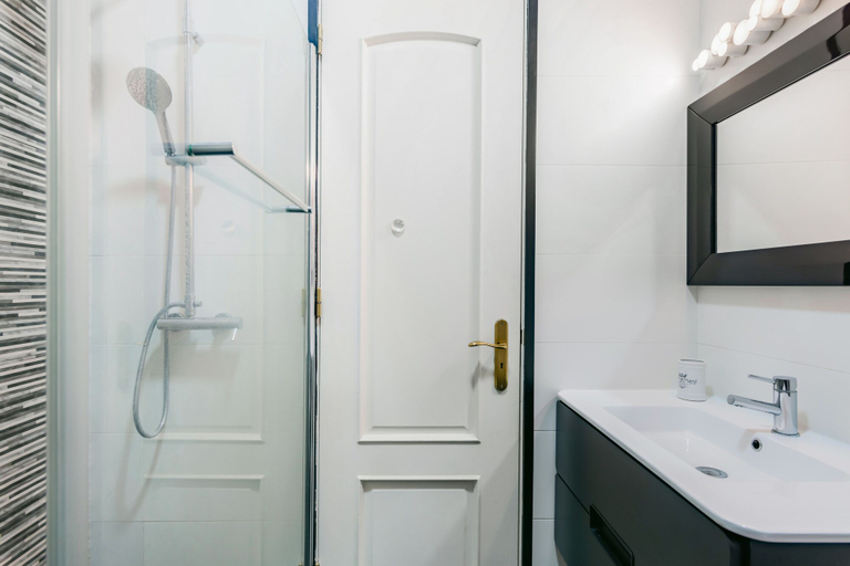 Bathroom 4, Downtown Nova Baixa-Chiado, Lisbon