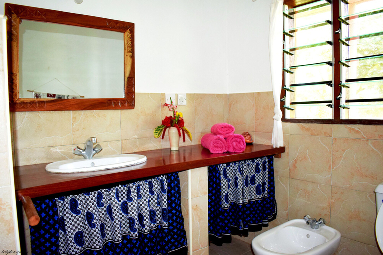 Bathroom 3, Fabio House, Msambweni