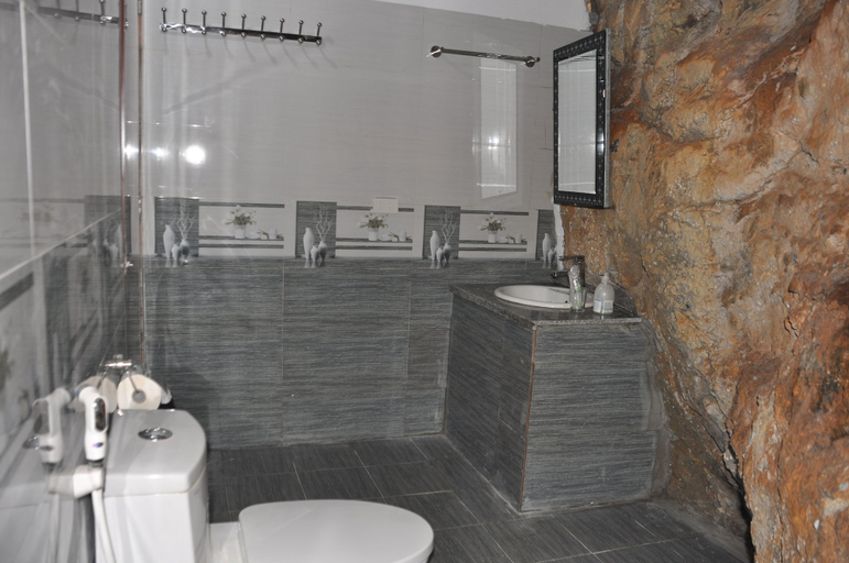 Bathroom 4, Trang An Valley Bungalow, Hoa Lư