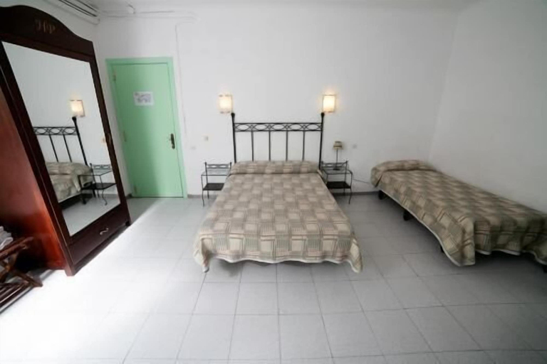 Bedroom 4, Hotel Peninsular, Barcelona
