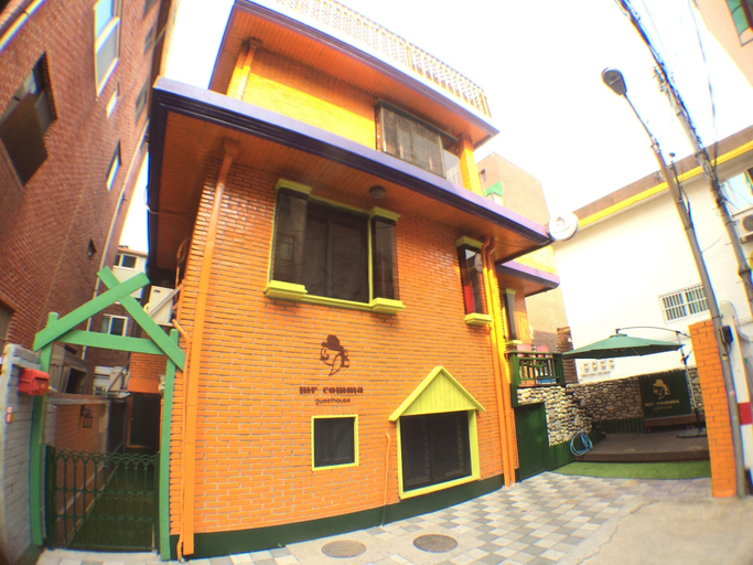 Exterior & Views 2, Mr.Comma Guesthouse - Hostel, Mapo