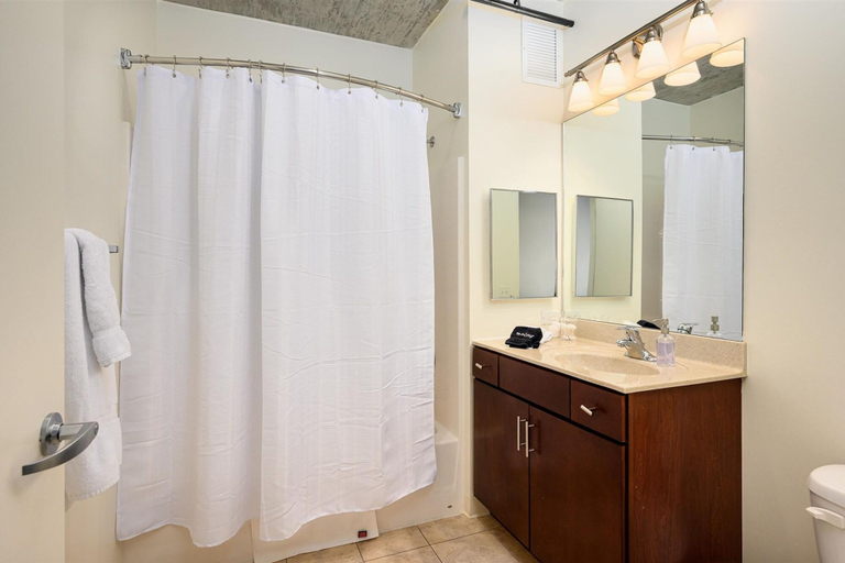 Bathroom 4, Kasa Chicago South Loop Apartments, Cook