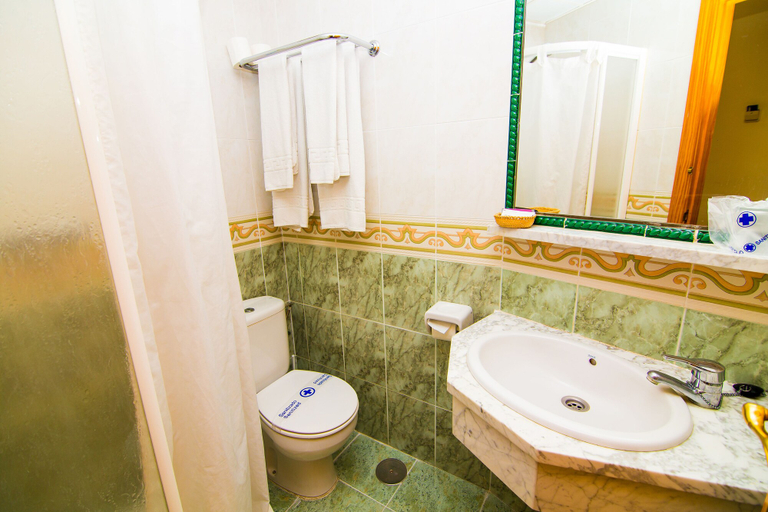 Bathroom 4, Hostal Los Corchos, Málaga