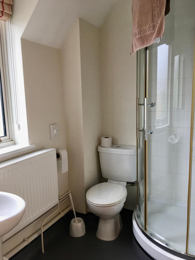 Bathroom 3, Ludlow Mascall Centre - Hostel, Shropshire
