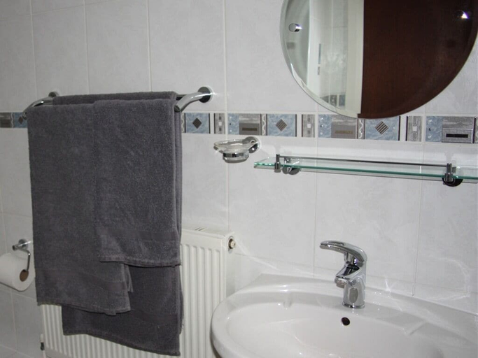 Bathroom 3, The Brewers Arms, Somerset
